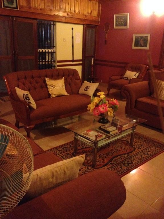 J Residence Motel Entebbe Extérieur photo
