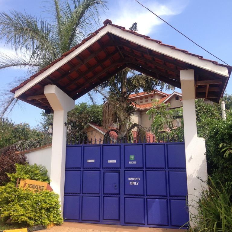 J Residence Motel Entebbe Extérieur photo