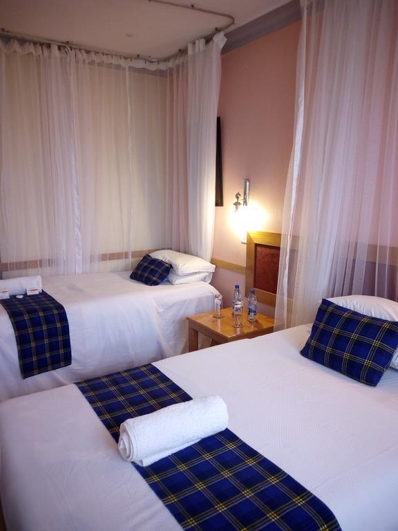 J Residence Motel Entebbe Extérieur photo