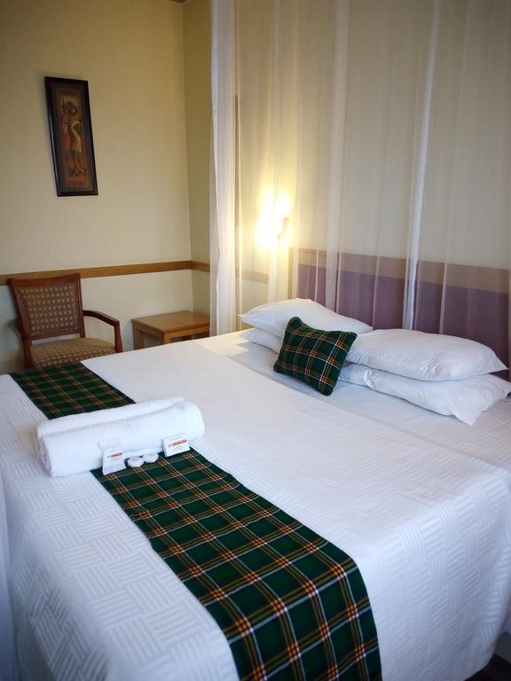 J Residence Motel Entebbe Extérieur photo
