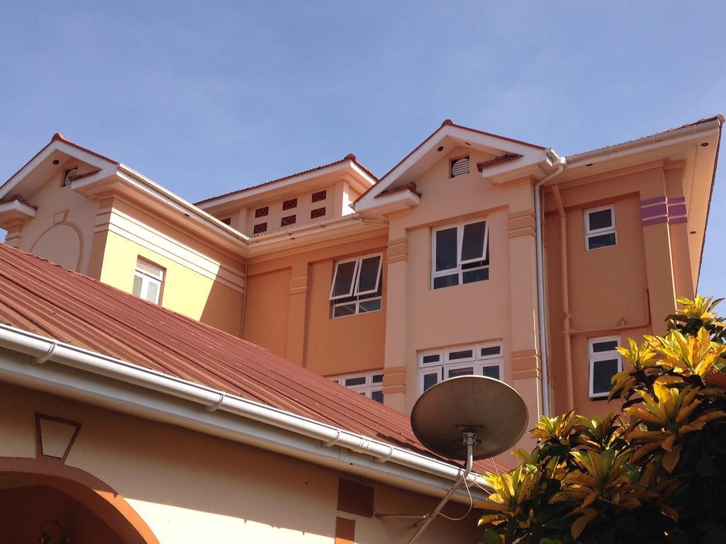 J Residence Motel Entebbe Extérieur photo