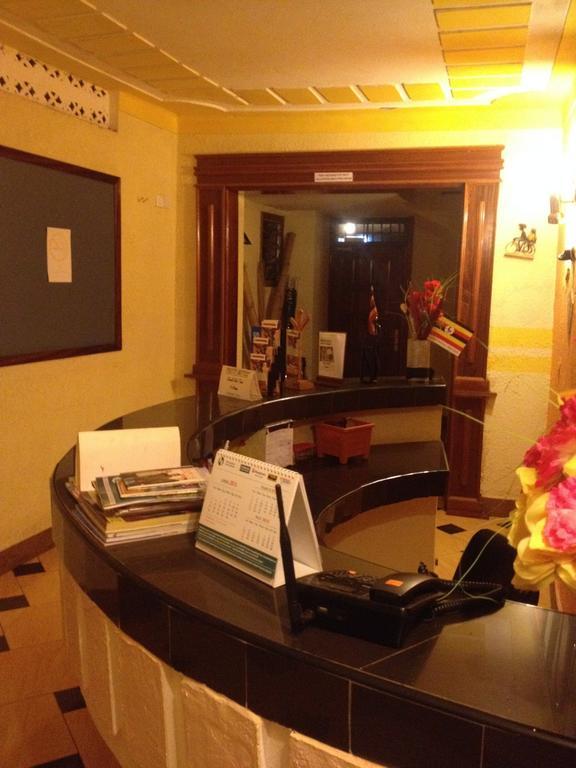 J Residence Motel Entebbe Extérieur photo