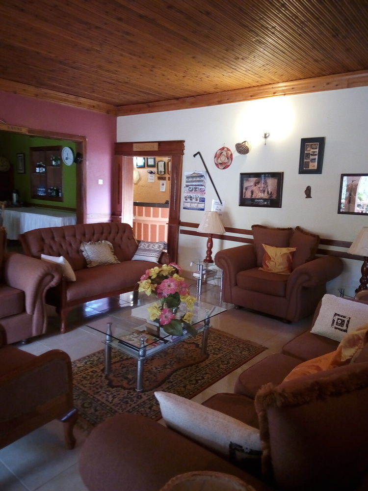 J Residence Motel Entebbe Extérieur photo
