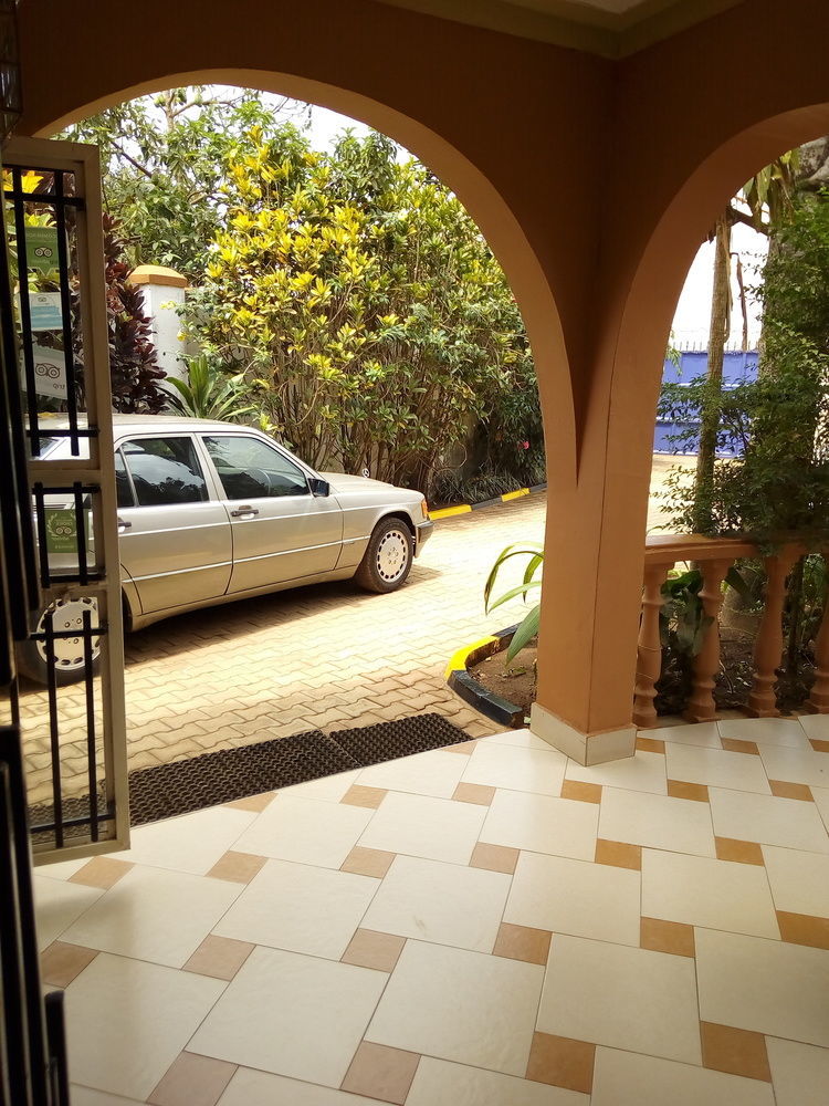 J Residence Motel Entebbe Extérieur photo